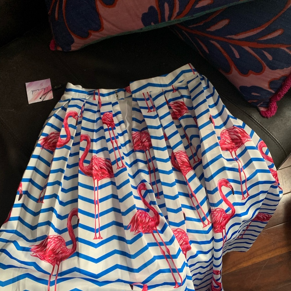Trendy Skirt with flamingo’s will look great with converse
